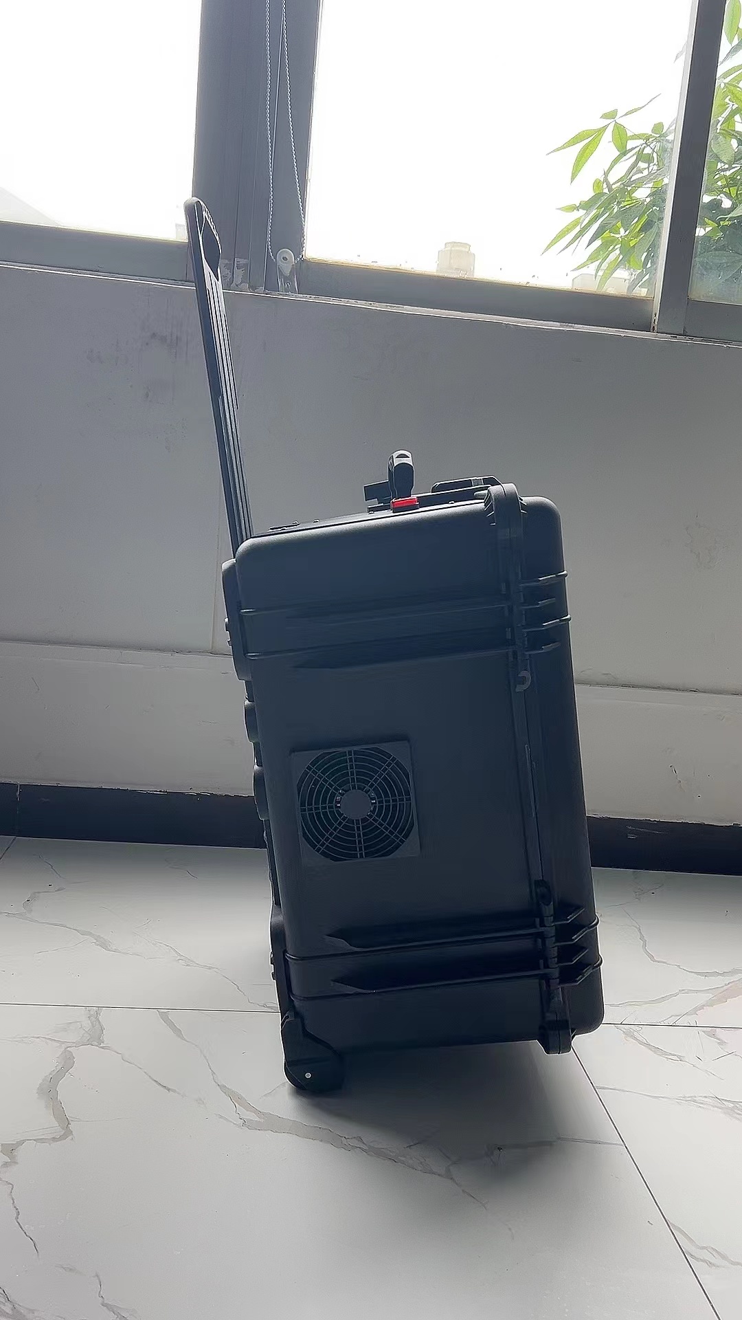 上栗手拉箱型移动通信干扰器